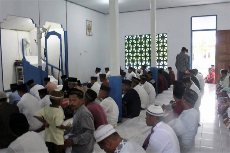 Sebagian Warga di Seram Bagian Timur Rayakan Idul Fitri