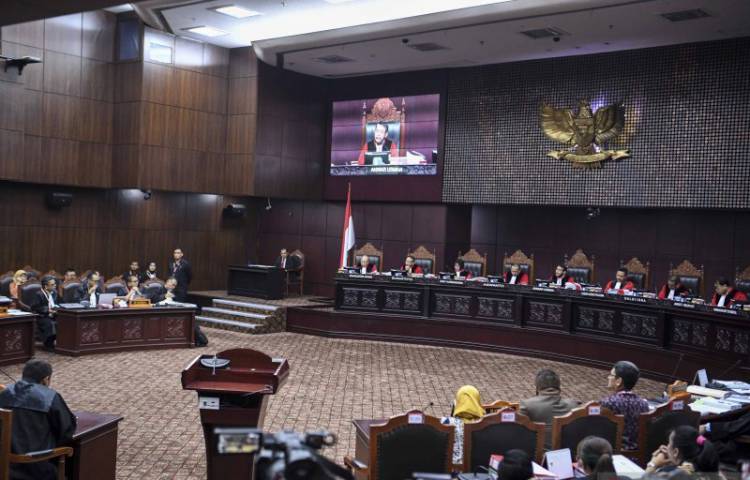Sholat Jumat, Sidang Pendahuluan Sengketa Pilpres Diskors