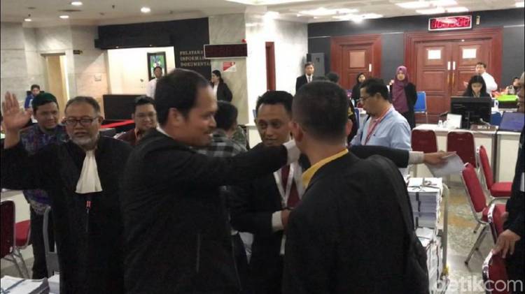 Usir Pengacara KPU, Bambang: Please Get Out Don't Against The Law!