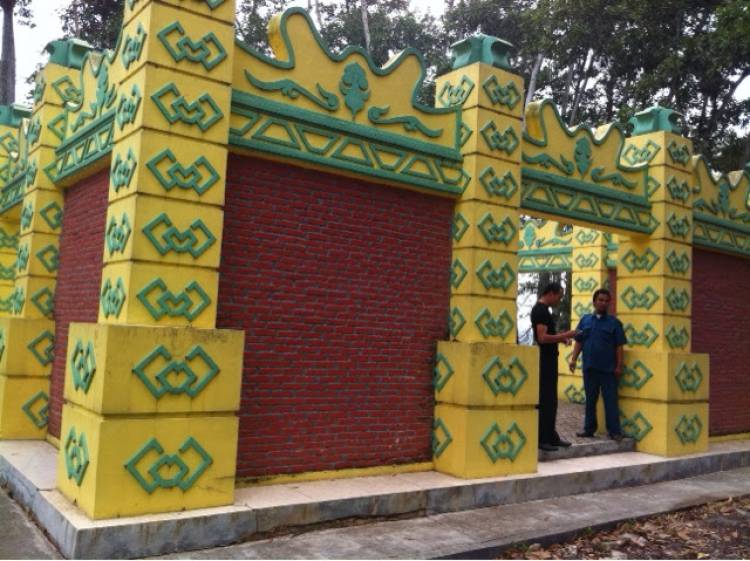 Unik! Wisata Makam Puteri Kaca Mayang di Tengah Kebun Sawit