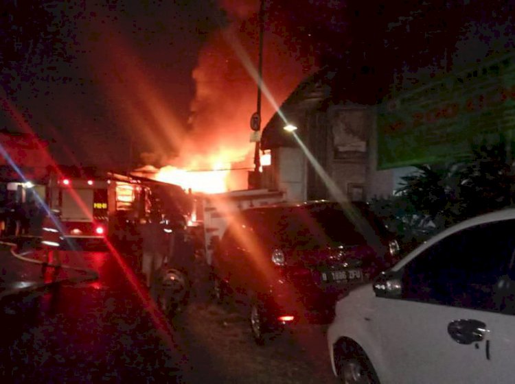 Titik Api Masih Terlihat di Lokasi Kebakaran Tanah Abang