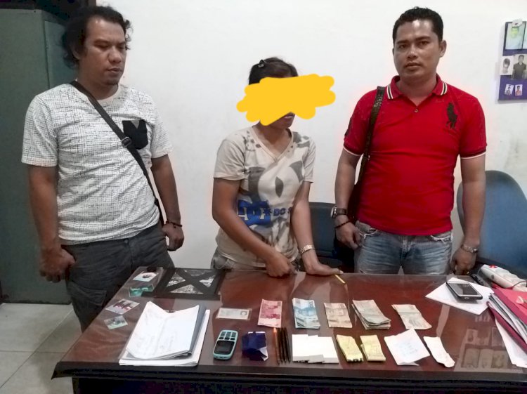 Asyik Merekap Togel, Emak-emak di Tangkit Diringkus Polisi