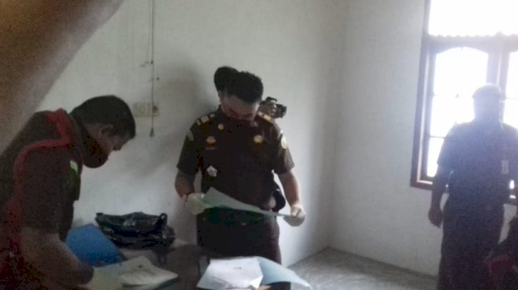 Lagi Rapat, Warga Terkejut Kejari Muarojambi Lakukan Penggeledahan