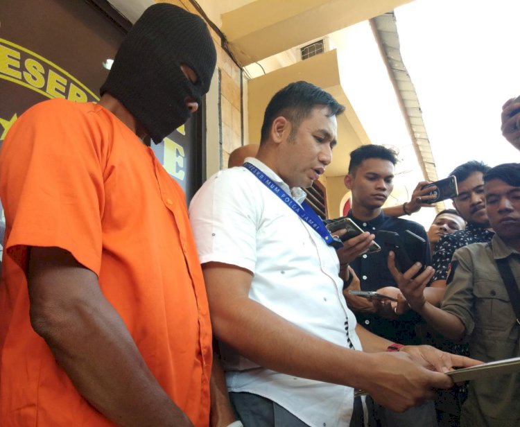 BIADAB!! Ayah Setubuhi Anak Tiri Disaksikan Sang Ibu