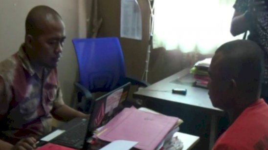 Pria Gundul Nekat Serang Kantor Polisi dan Gebrak Meja