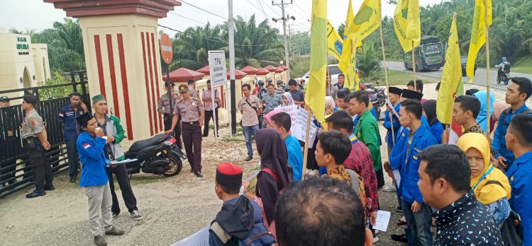 Usut Tuntas Kematian Randi! Puluhan Mahasiswa PMII Aksi Solidaritas di Mapolres Sarolangun
