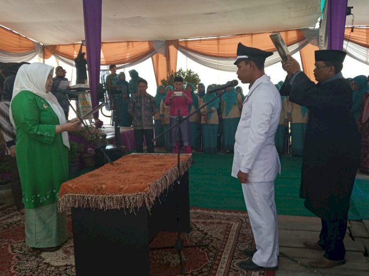 Sudjarni Dilantik Sebagai Kades Tanjungkatung, Masnah: Hati-hati Kelola Dana Desa