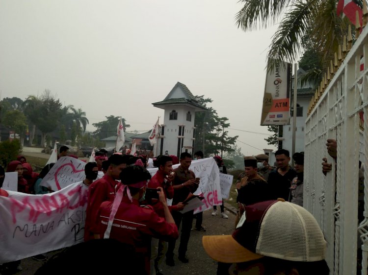 Pak Bupati! Mahasiswa Minta Gugurkan Asnawi dari Peserta Lelang Eselon II