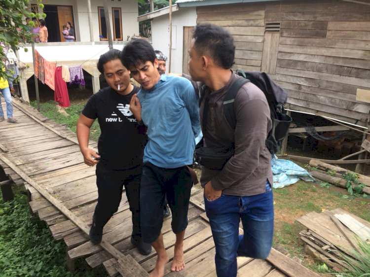 Begini Aksi Tim Satres Narkoba Gerebek Rumah Terduga Bandar Narkoba di Penyengatolak