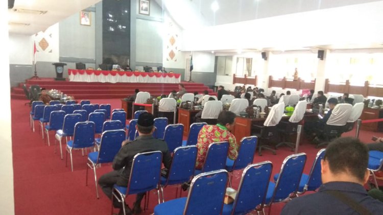 Banyak Pejabat Tak Hadir, Sidang Paripurna Diskor