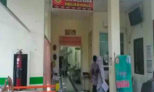 Duh! Ustadz Usman Dibacok Saat Sedang Mengaji di Musala oleh Kakek-kakek