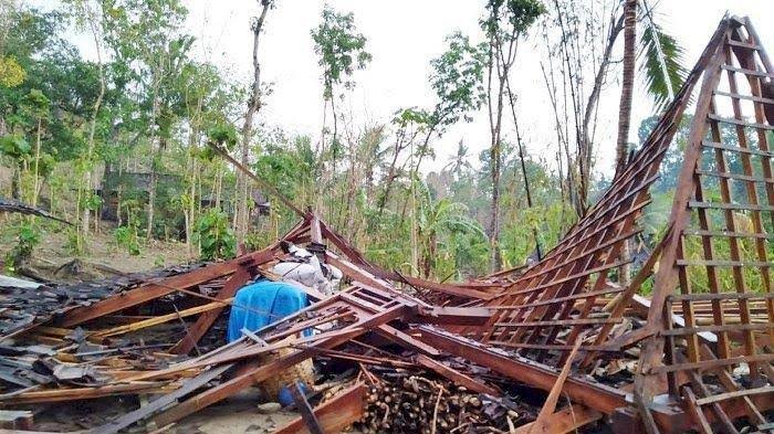 Delapan Rumah Warga Boyolali Roboh Dihantam Angin Badai