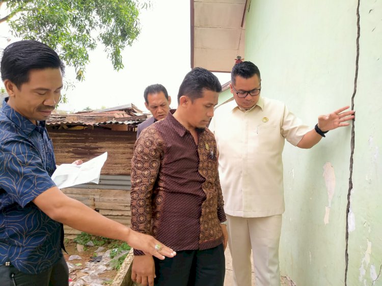 Tinjau Sekolah Rusak Parah, Kemas Faried: Jangan Sampai Ada Korban