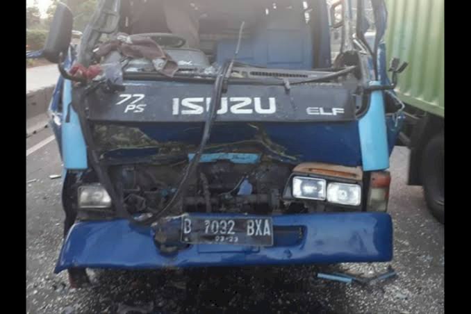 Tabrak Truk Kebersihan di Kalideres, Minibus Ringsek Korban Satu Orang