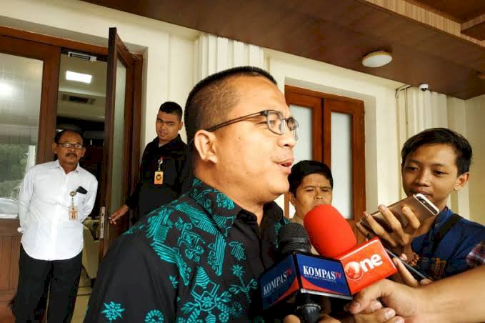 Kunjungi Mahfud, Denny: Kangen-kangenan!