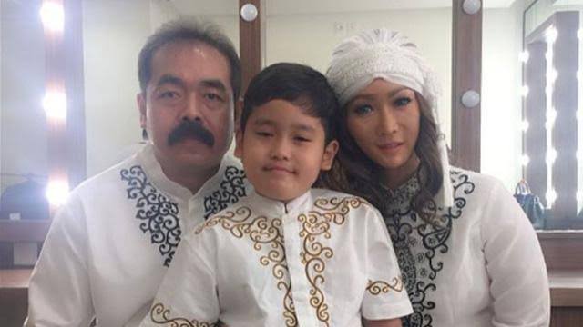 Inul Sempat Pisah Ranjang Gara-gara Game Online