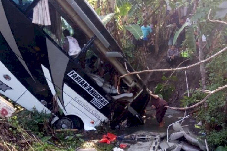 Lima Penumpang Tewas Kecelakaan Bus Pariwisata yang Angkut Guru TK di Blitar, Ini Identitasnya...