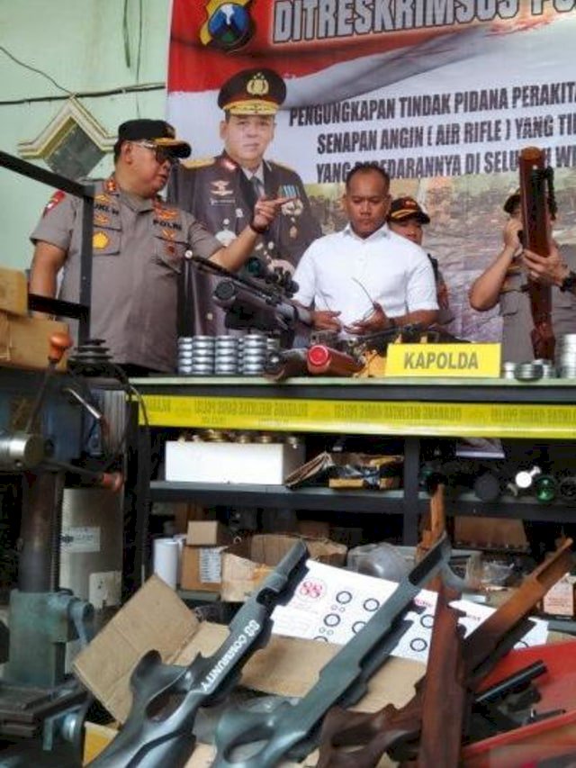 Polda Jatim Gerebek Gudang Senjata Ilegal