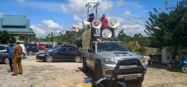 Tuntut Inspektorat Audit Dana Desa di Batang Asai, Puluhan Masyarakat Demo di Kantor PMD