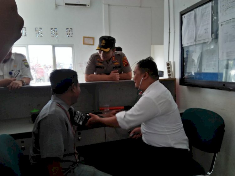 Sopir Truk Dites Urine di Jembatan Timbang, Begini Hasilnya