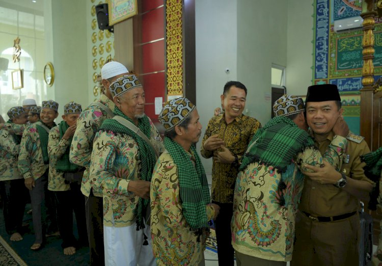 Jamaah Umroh yang Diberangkatkan Bupati Al Haris Terlantar di Jakarta