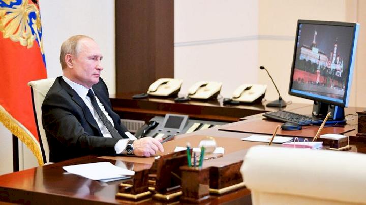 Vladimir Putin Satu-satunya Presiden yang Masih Pakai Windows XP Jadul, Ternyata Ini Alasannya