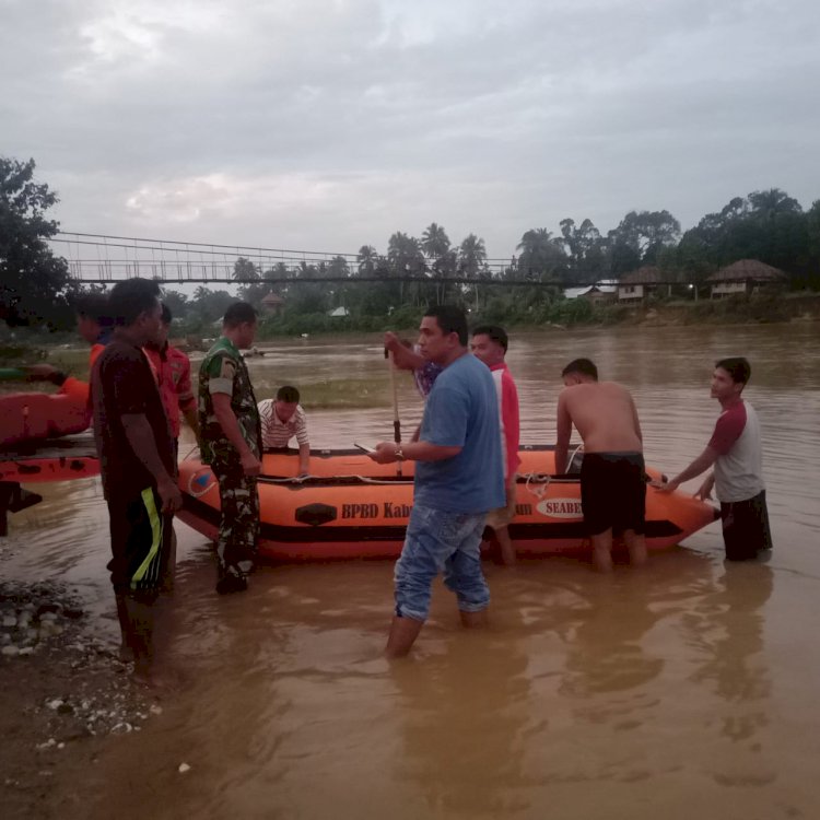 Terlepas dari Gendongan Orangtua, Bocah Hanyut di Aliran Batang Asai Sarolangun