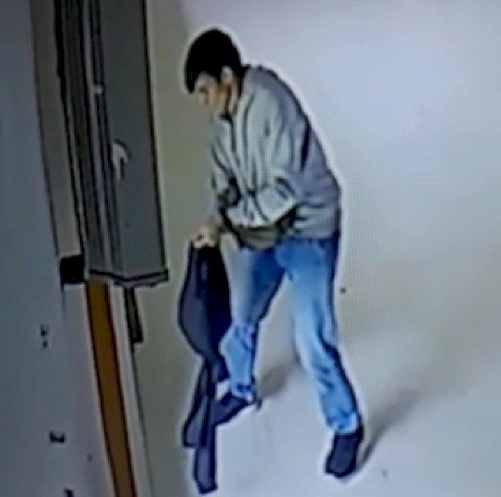 Aksi Nekat Pemuda Ini Curi Isi Kota Amal Terekam CCTV Masjid di Bungo Jambi