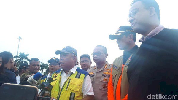 Beda Pendapat Antara Menteri Basuki dan Anies soal Normalisasi Ciliwung