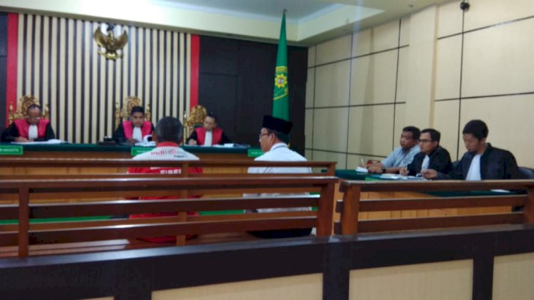 Tak Kuat Dicecar Pertanyaan Oleh Hakim, Camat Mersam Batanghari Minta Izin Keluar