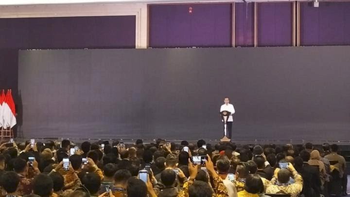 Jokowi Sebut Hati-hati 2024 ke Sandiaga Uno saat Pelantikan HIPMI