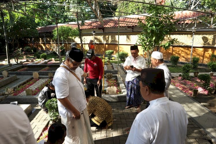 Gus Sholah akan Dimakamkan dekat Makam Gus Dur Sore Ini