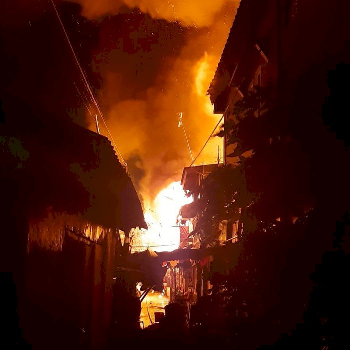 Kebakaran Hebat Landa Rumah-rumah Taman Sari Jakarta