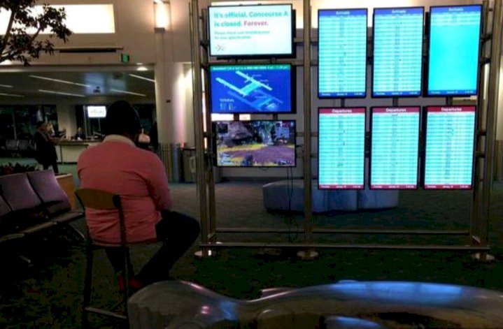 Koplak! Pria Ini Kecanduan Game Online Hingga Pakai Monitor Bandara