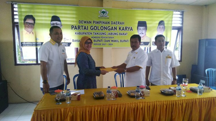 Serius Maju di Pilkada Tanjab Barat, Istri Safrial Daftar ke Golkar