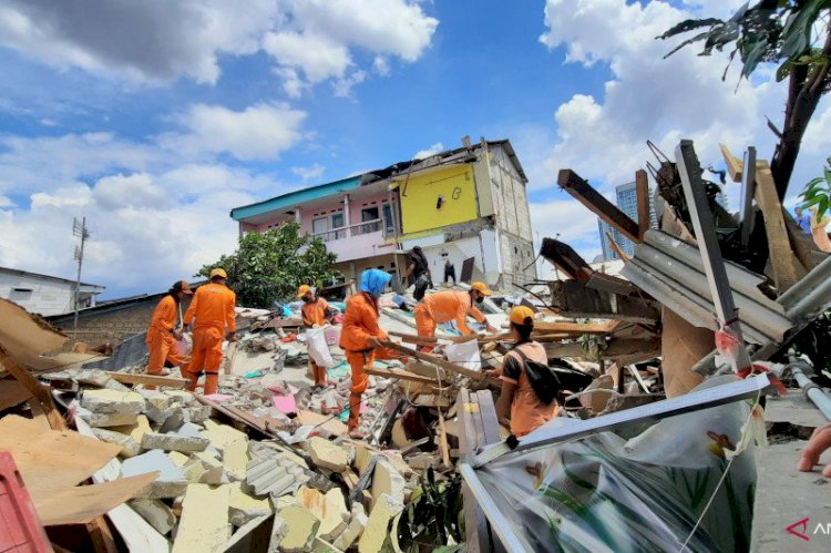 Pemilik Indekos Tiga Lantai yang Roboh Ngaku Rugi Miliaran Rupiah