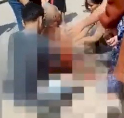 Viral di Medsos, Anak Bacok Bapak & Ibu Kandung Tanpa Kasihan