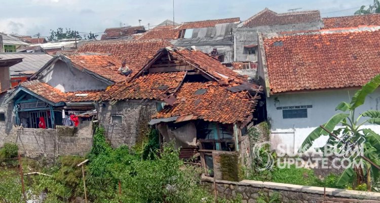 Puting Beliung Hantam Kebonjati Sukabumi, Warga Sebut Genteng Berterbangan