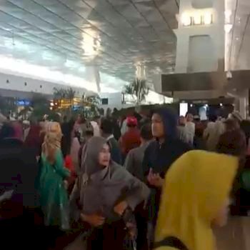 Jemaah Umroh Tertahan di Soetta, Gara-gara Arab Saudi Tutup Pelayanan
