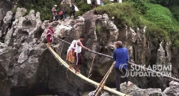 Miris! Indonesia Sudah Merdeka, Tapi Masih Ada Jembatan Bambu Jadi Tumpuan Ekonomi Warga