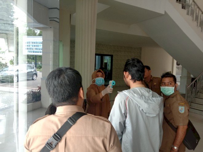 Antisipasi Covid-19, Seluruh Pengunjung DPRD Kota Jambi Diperiksa