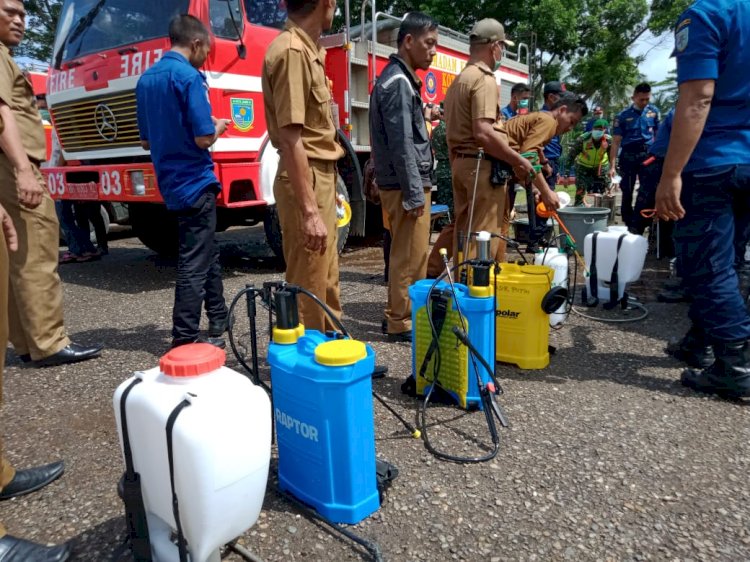 Sekolah dan Rumah Ibadah di Kota Jambi Disemprot Cairan Disinfektan
