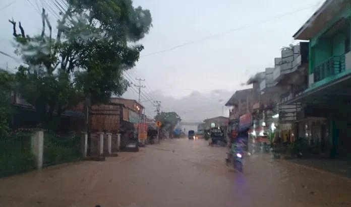 Diguyur Hujan Lebat, Kawasan Pasar Senin Hingga Telaga Biru Siulak Kerinci Terendam Banjir