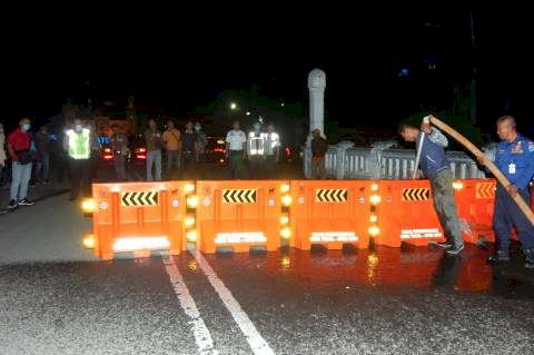 Tutup Akses Kota Tegal, Walikota Yon Blokir Jalan Gunakan Barrier 2 Ton: Biar Tak Bisa Digeser