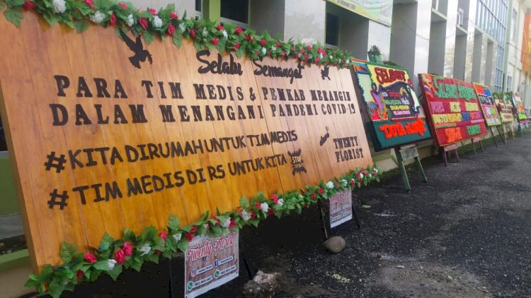 Semangati Tim Medis Merangin Lawan Corona, Karangan Bunga Banjiri RS Kolonel Abunjani